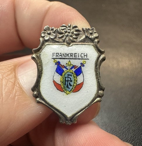 Frankreich France Red White Blue Coat Of Arms Lapel Hat Travel Pin