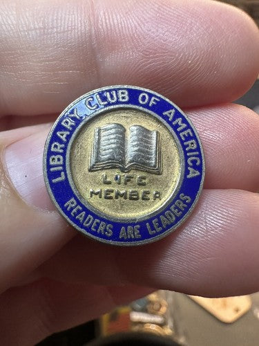 Library Club of America Life Member Readers Are Leaders Lapel Pin