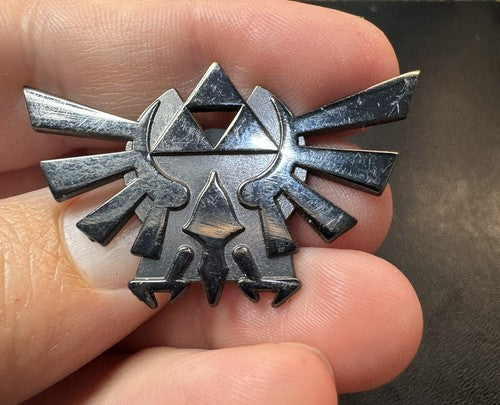 Legends Of Zelda Breath Of The Wind Hyrule Crest Pin Badge