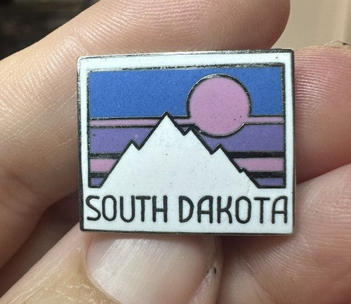 1980s Vintage South Dakota Enamel Travel Souvenir Pin