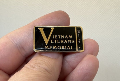 EARLY VIETNAM VETERANS MEMORIAL WALL PIN BADGE