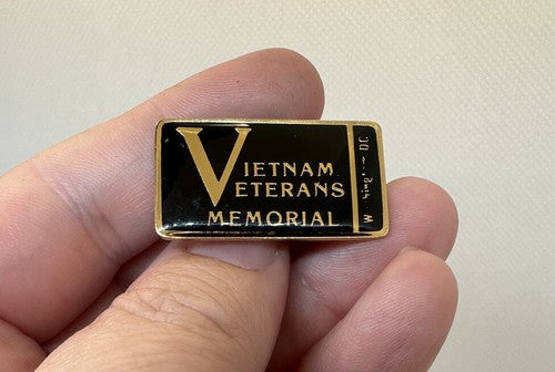 EARLY VIETNAM VETERANS MEMORIAL WALL PIN BADGE