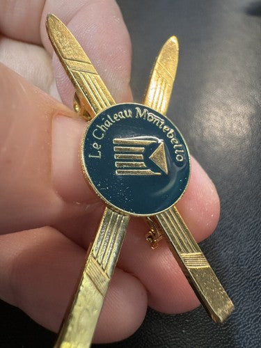 Vintage LE CHATEAU MONTEBELLO, Quebec Canada ~ Crossed Skiis Ski Lapel Pin RARE