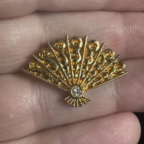 Gold Toned Hand Fan Avon Hat Lapel Tack Pin