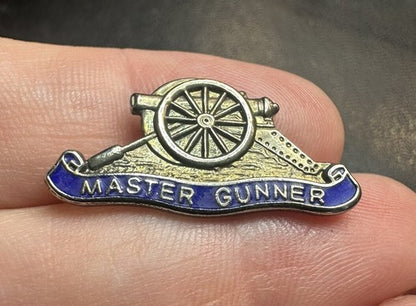 VINTAGE MASTER GUNNER PIN