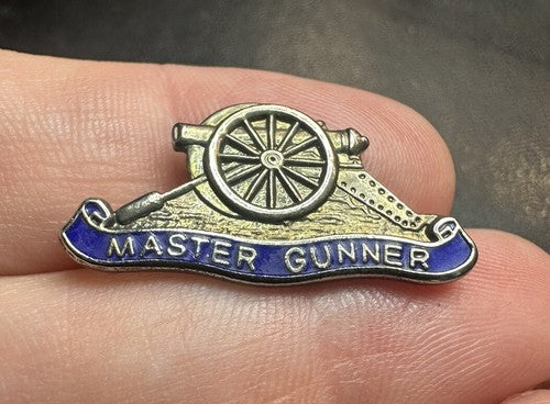 VINTAGE MASTER GUNNER PIN