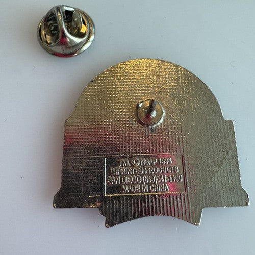 VTG 1995 NBA San Antonio Spurs Logo Skyline Souvenir Pin On Original Card NOS