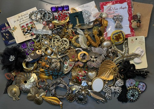 90+ Vintage & Modern Mixed Theme Brooch/Pin Lot - Rhinestone Leaf Holiday
