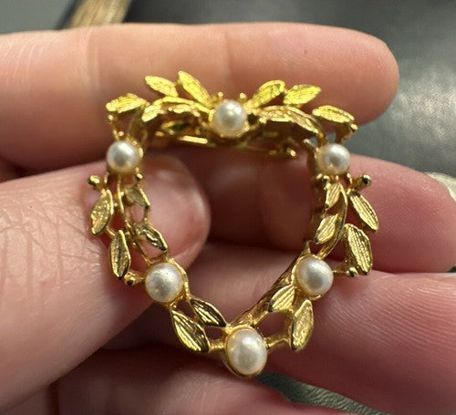 Gold Tone Gerry’s Heart Shaped with Faux Pearls Brooch pin Gerrys Leaves Vines