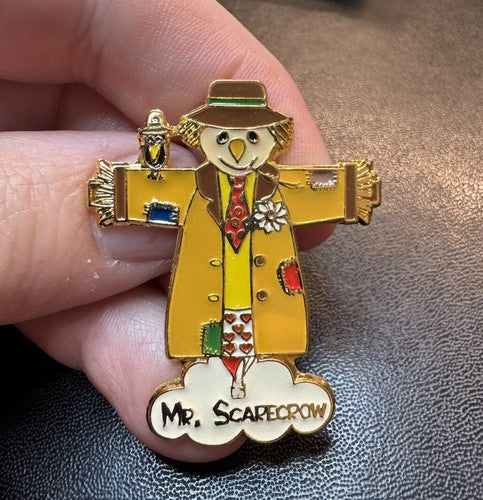 MR SCARECROW BALLOON PIN