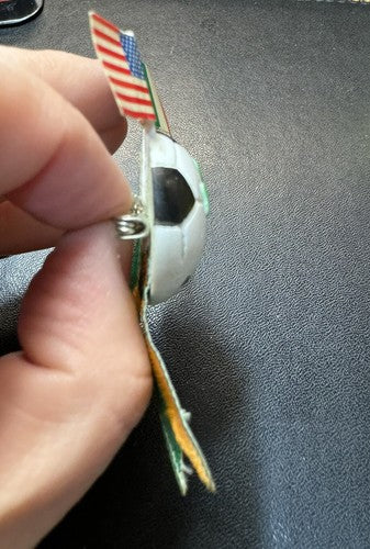 1994 World Cup Pin Badge Ireland Eire USA Flags ‘94 Football Soccer Irish