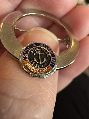 Vintage Hope College Lapel Pin Seal Logo Crest Sigillum Collegii Spei