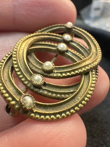 Antique Victorian Edwardian 3 Golden Interlocking Circles Bar Brooch Seed Pearls
