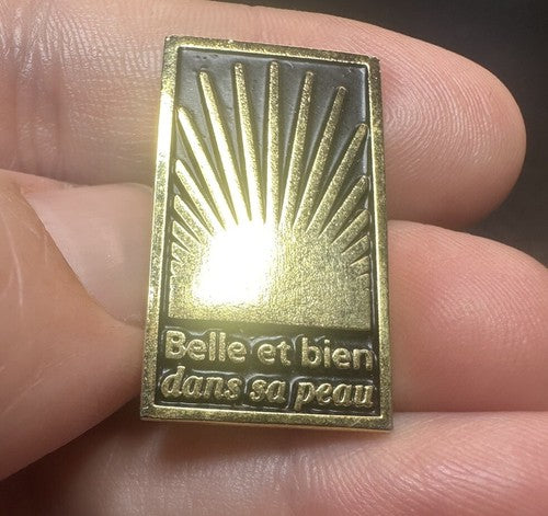 Vintage Belle et Bien Dans Sa Peau Canada Pin - Look Good Feel Better
