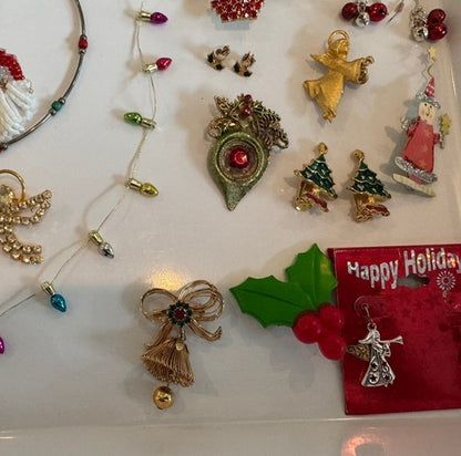 VINTAGE TO NOW ESTATE XMAS JEWELRY LOT 43PCS SOME SIGNED CHRISTMAS