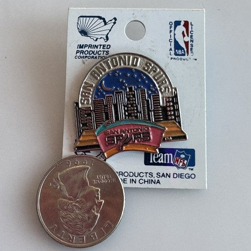 VTG 1995 NBA San Antonio Spurs Logo Skyline Souvenir Pin On Original Card NOS