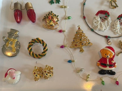 VINTAGE TO NOW ESTATE XMAS JEWELRY LOT 43PCS SOME SIGNED CHRISTMAS