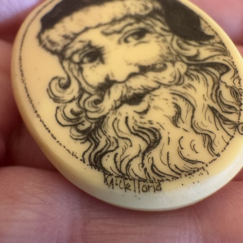 Vintage Christmas Santa Claus Pin Scrimshaw Look Resin Pin Signed
