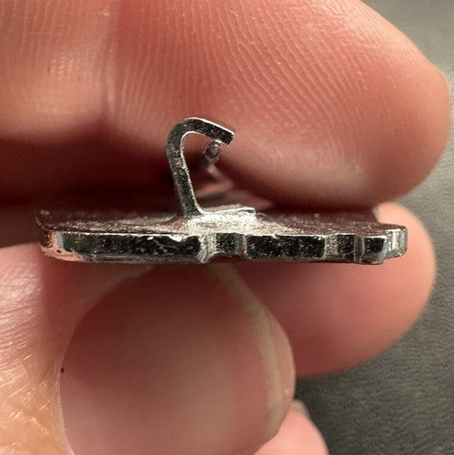 RED LONDON TRANSPORT DOUBLE DECKER ROUTE MASTER BUS PIN BADGE OVERGROUND