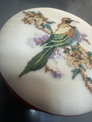 VTG PETIT POINT EMBROIDERY TRINKET BOX 5.25” Bird
