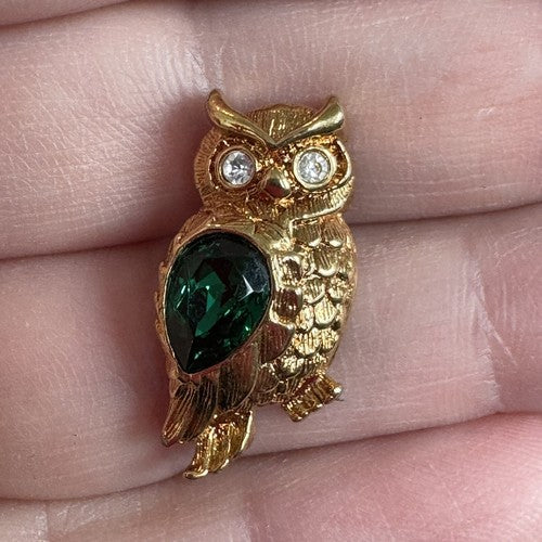 Avon Owl Brooch Pin Gold Tone Green Rhinestone Eyes May Birthstone Faux Emerald