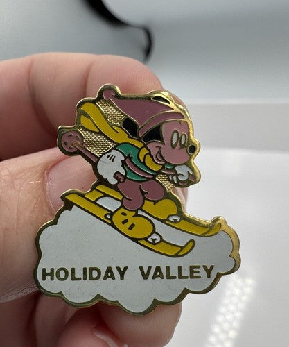Ellicottville NY HOLIDAY VALLEY Minnie Mouse Vintage Ski Pin Disney WNY