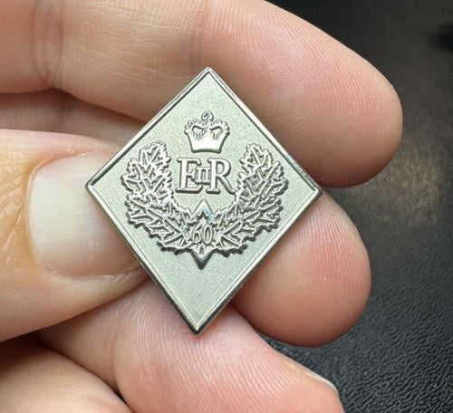 Queen Elizabeth ll ER Diamond Jubilee 60th Coronation Lapel Pin 5751