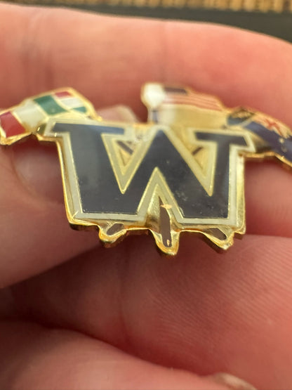 University of Washington Crew Team Lapel Pin Flags UW Rowing Oars