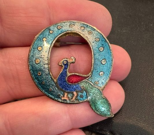 Peacock Letter Q Enamel Cloisonne Brooch Lapel Pin