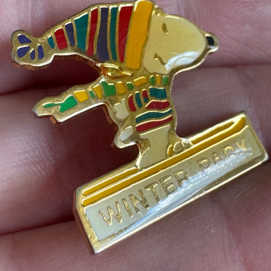 Vintage Winter Park Colorado Snoopy Ski Skiing Lapel Pin 