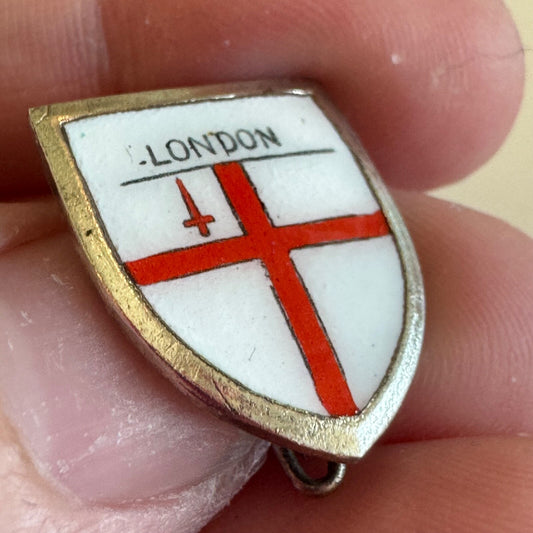 Vintage London England Souvenir Tourist St. George's Flag Lapel Pin