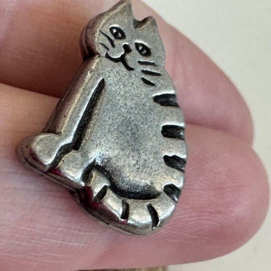Vintage 1984 Danforth Pewter Striped Barn Cat Scatter Lapel Pin 