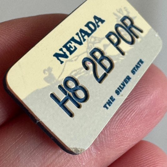 Vtg Nevada H8 2B POR Vanity License Plate Souvenir Plastic Pin Hate to Be Poor