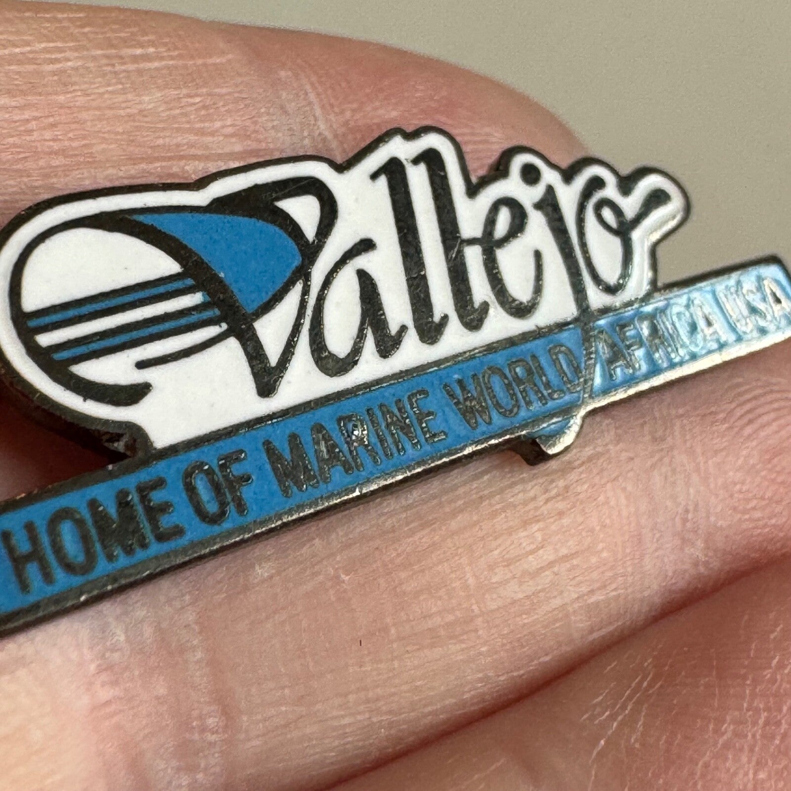 Vallejo California Home Of Marine World Africa Souvenir Lapel Pin