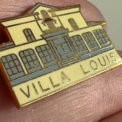 Vintage Villa Louis Historic Site Wisconsin Souvenir Tourist Lapel Pin