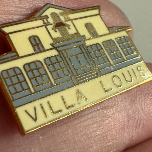 Vintage Villa Louis Historic Site Wisconsin Souvenir Tourist Lapel Pin
