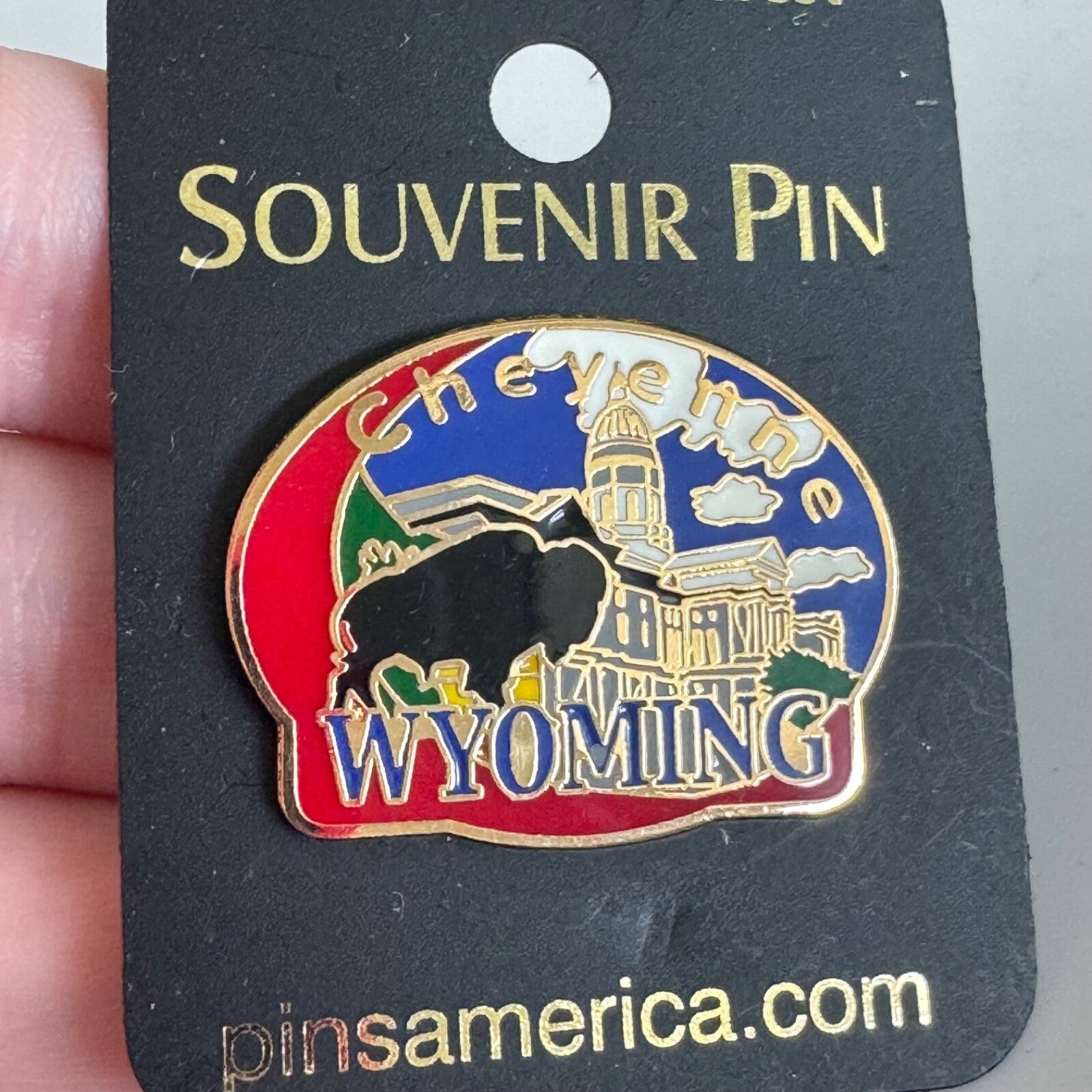 Cheyenne Wyoming Capitol & Buffalo Lapel Pin – Cheyenne, WY, USA New on Card