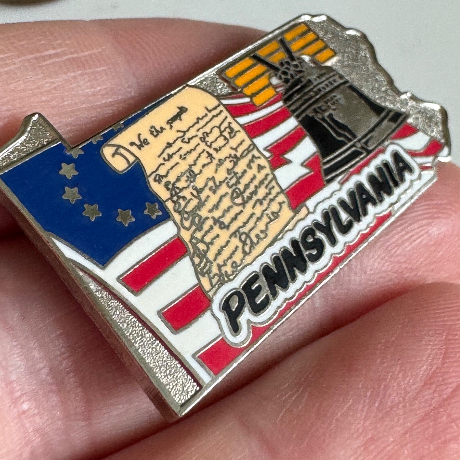 Pennsylvania State Shaped Lapel Pin Constitution Liberty Bell Betsy Ross Flag 