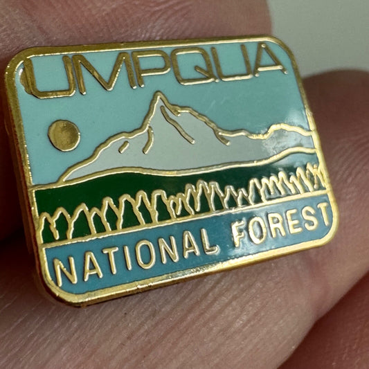 Vintage Umpqua National Forest Lapel Pin Oregon