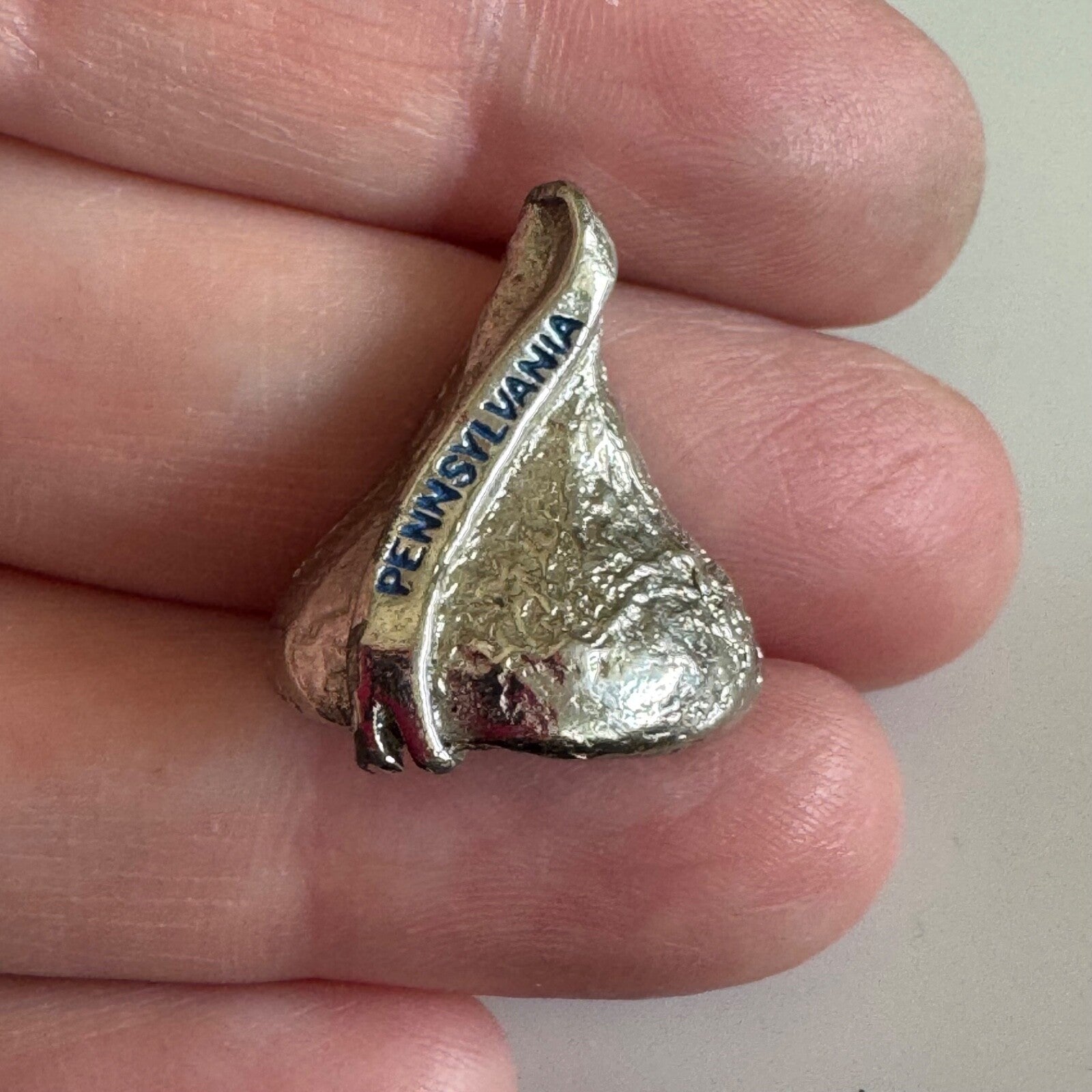 Vintage Hershey's Kiss Pennsylvania Souvenir Tourist Lapel Pin