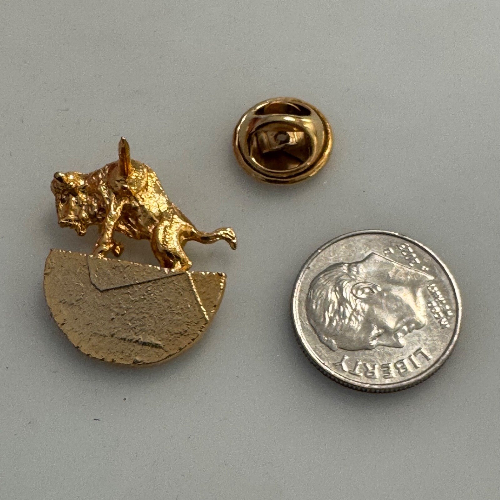 Vintage Wainwright Alberta Buffalo Bison Gold Tone Lapel Pin Tie Tack