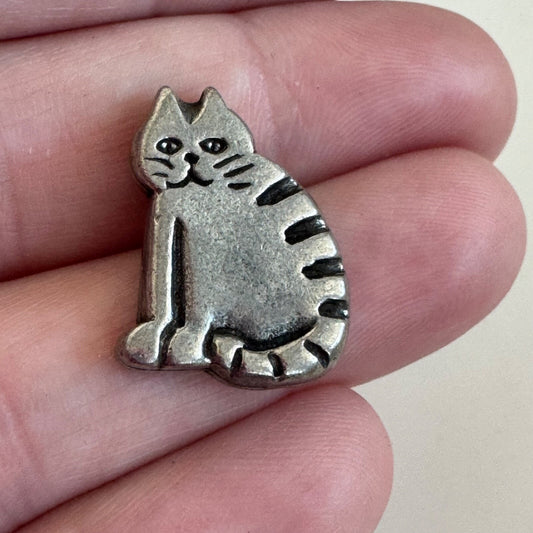 Vintage 1984 Danforth Pewter Striped Barn Cat Scatter Lapel Pin 