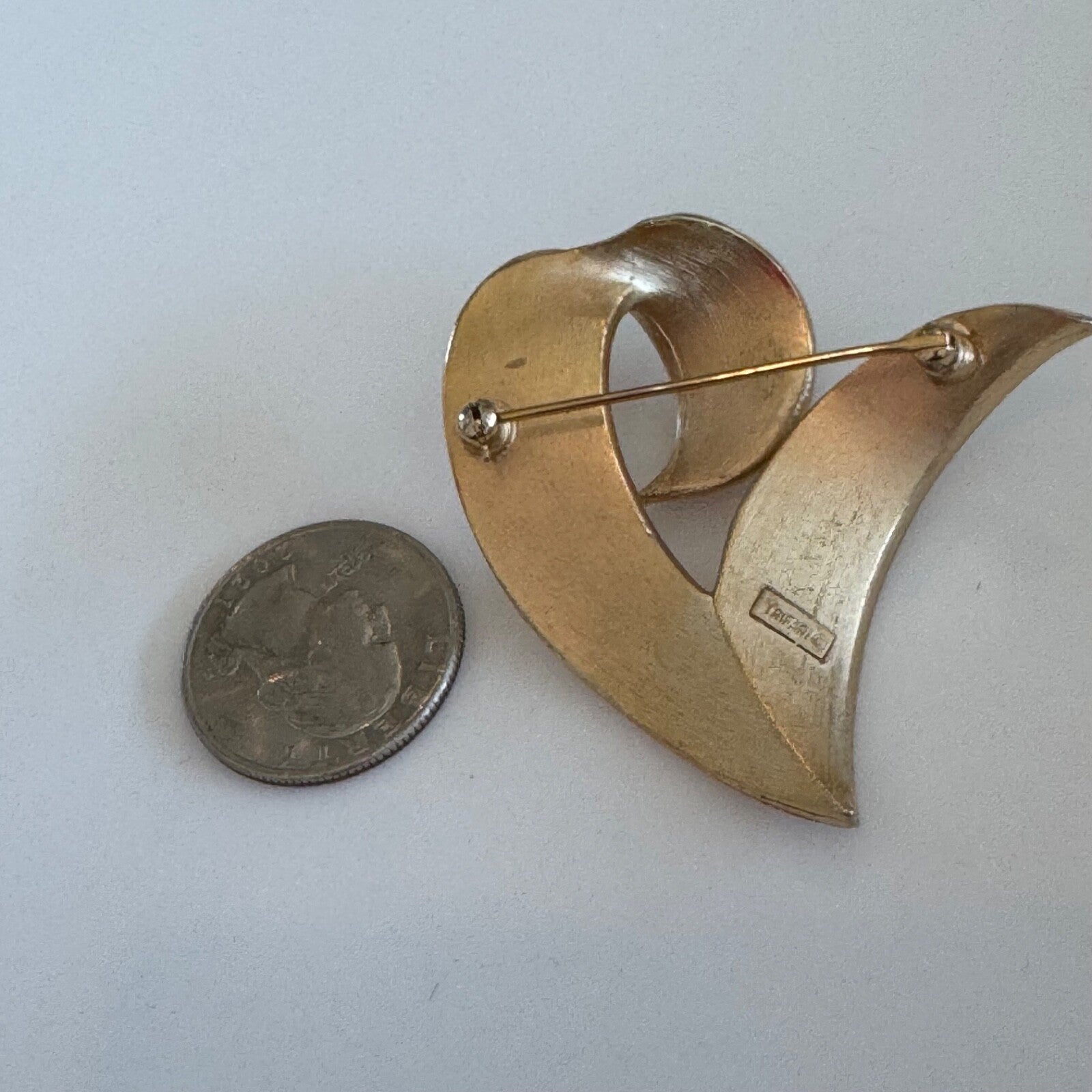 Vintage Crown Trifari Abstract Figural Heart Gold Tone Brooch As Is
