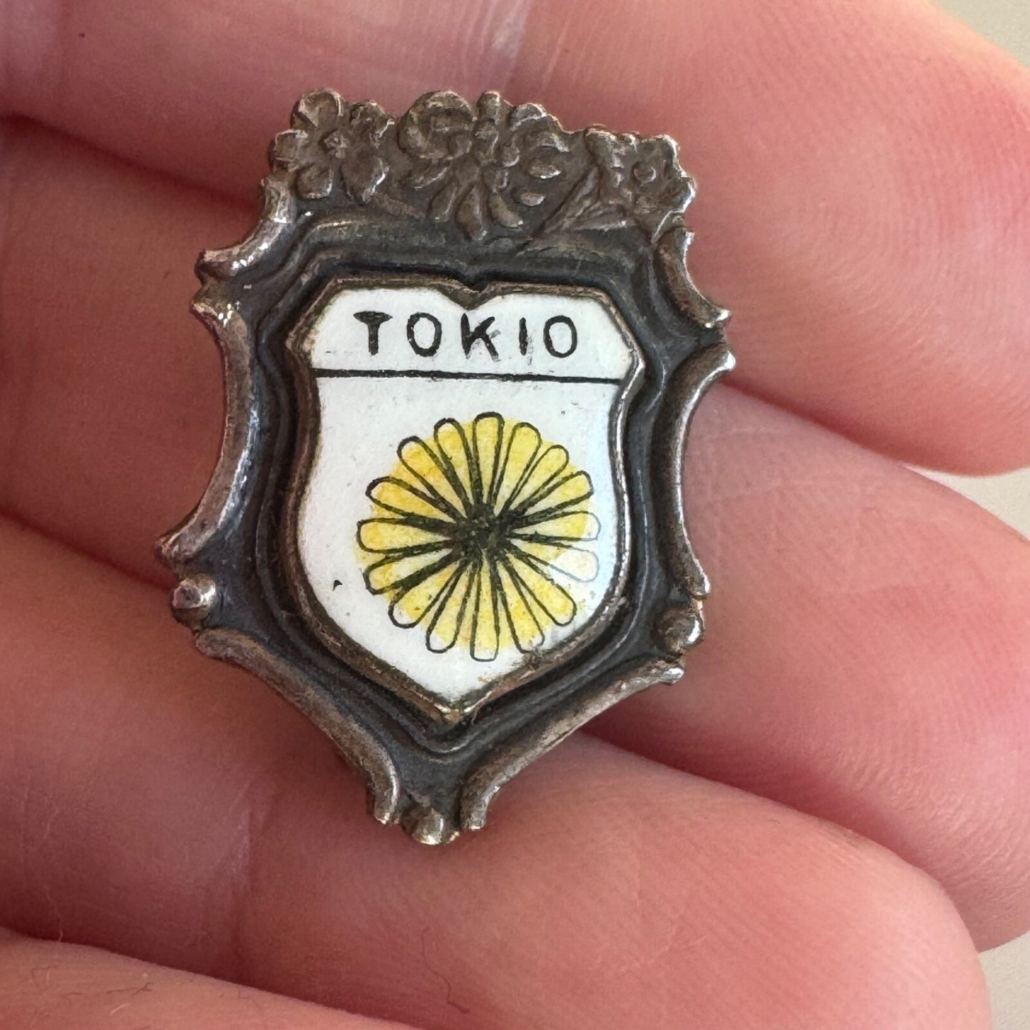Vintage Tokio Tokyo Souvenir Tourist Crest Shield Lapel Pin Yellow Chrysanthemum