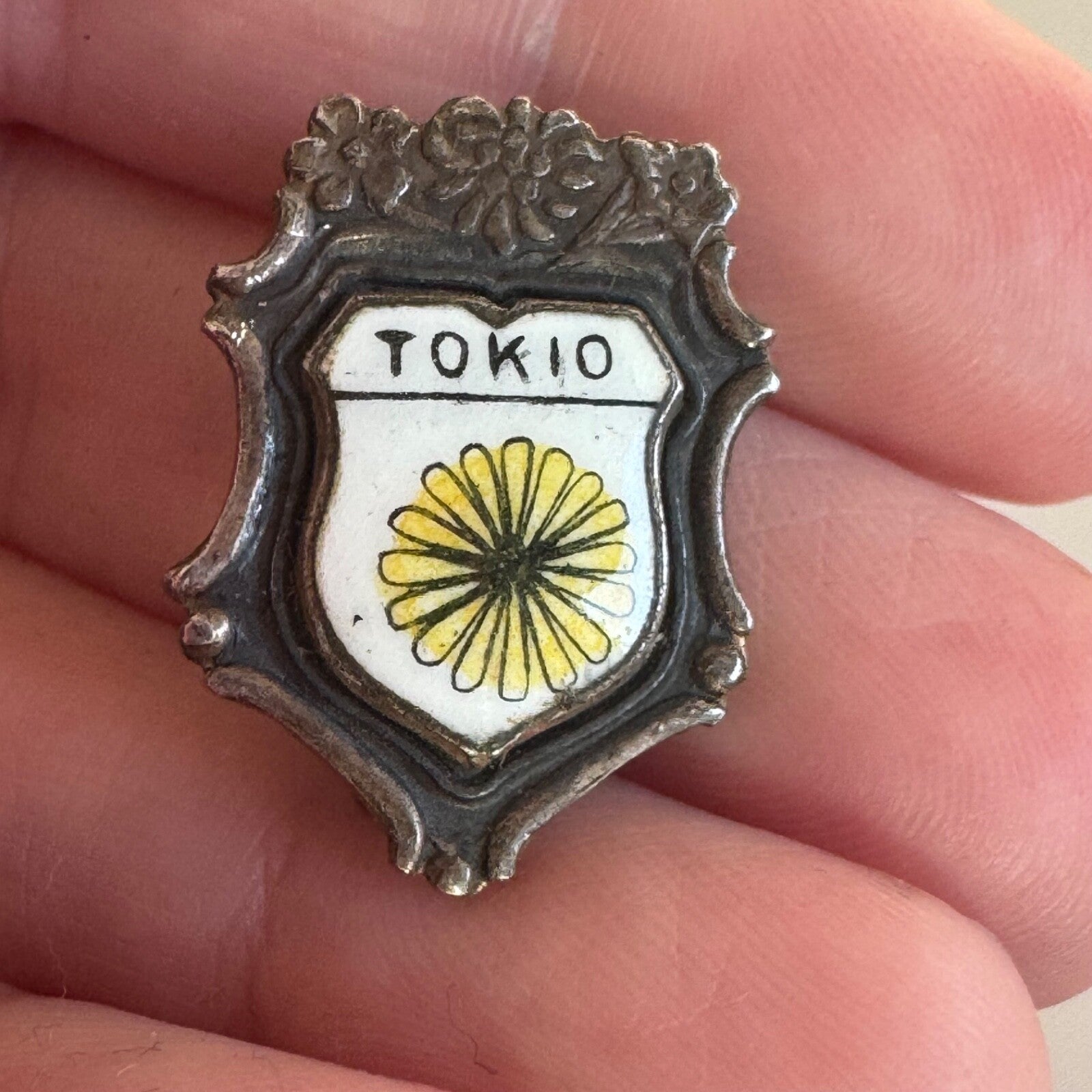Vintage Tokio Tokyo Souvenir Tourist Crest Shield Lapel Pin Yellow Chrysanthemum