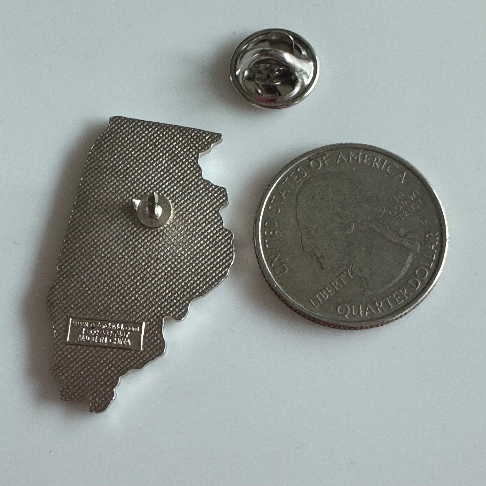 Illinois State Souvenir Pin – Lincoln and Willis Tower Design