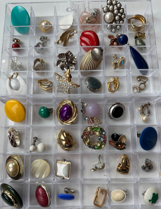 Vintage Signed & Unsigned SINGLE Clip-On Earrings Jewelry Lot Crafts/Wear 48pcs