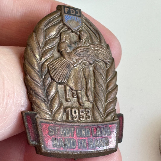 1953 FDJ Freie Deutsche Jugend CITY AND COUNTRY HAND IN HAND East Germany