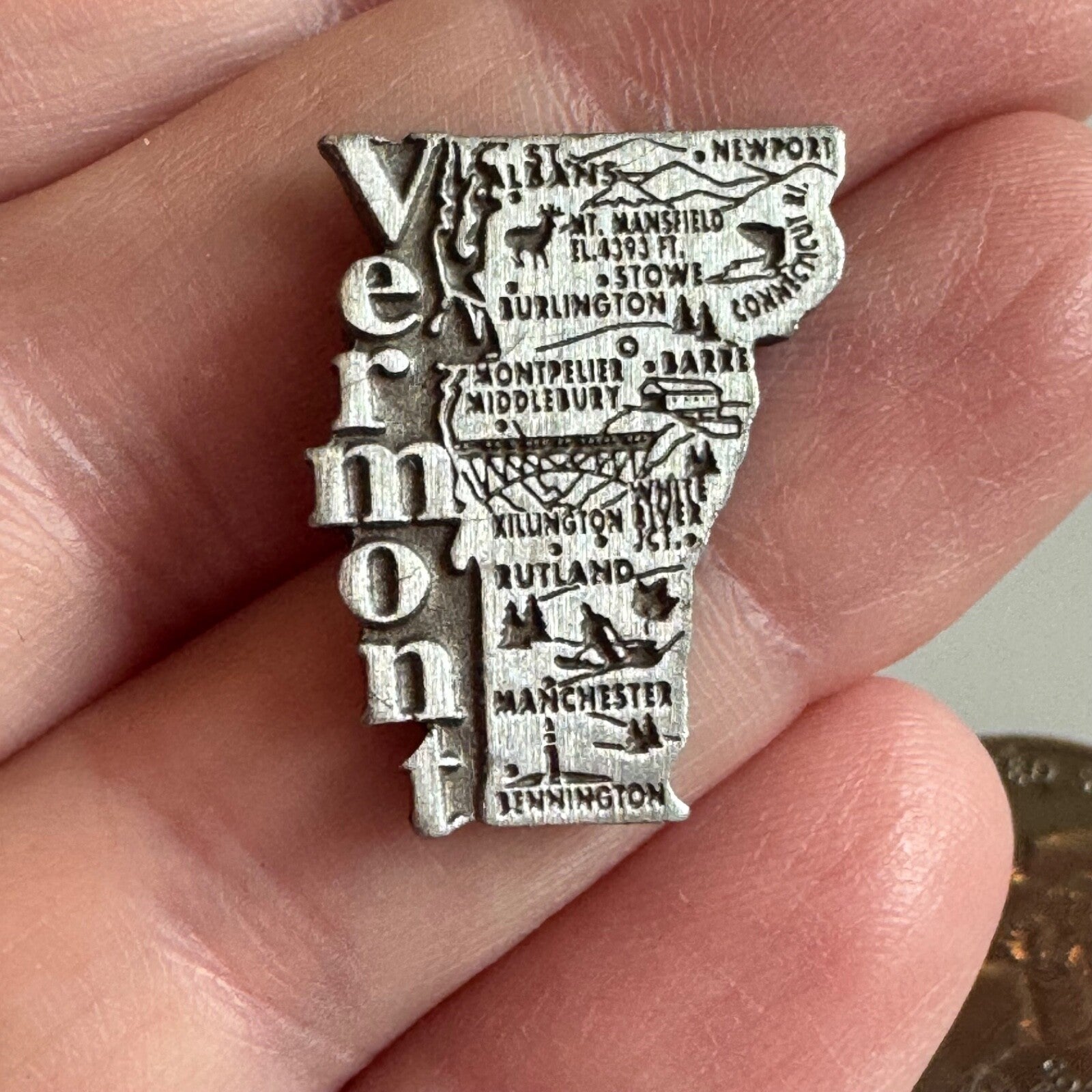 Vintage Vermont Pewter State Map Lapel Pin Souvenir Tourist Eastern Illustrating
