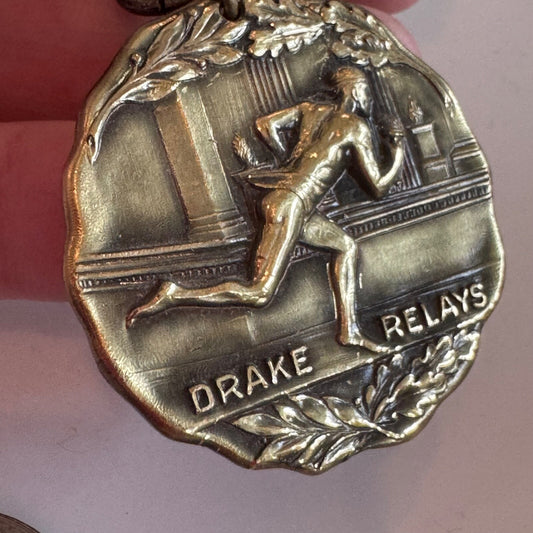 Vtg Drake Relays 100 Yard Dash 1951 Balfour Medal Pin Track and Field University